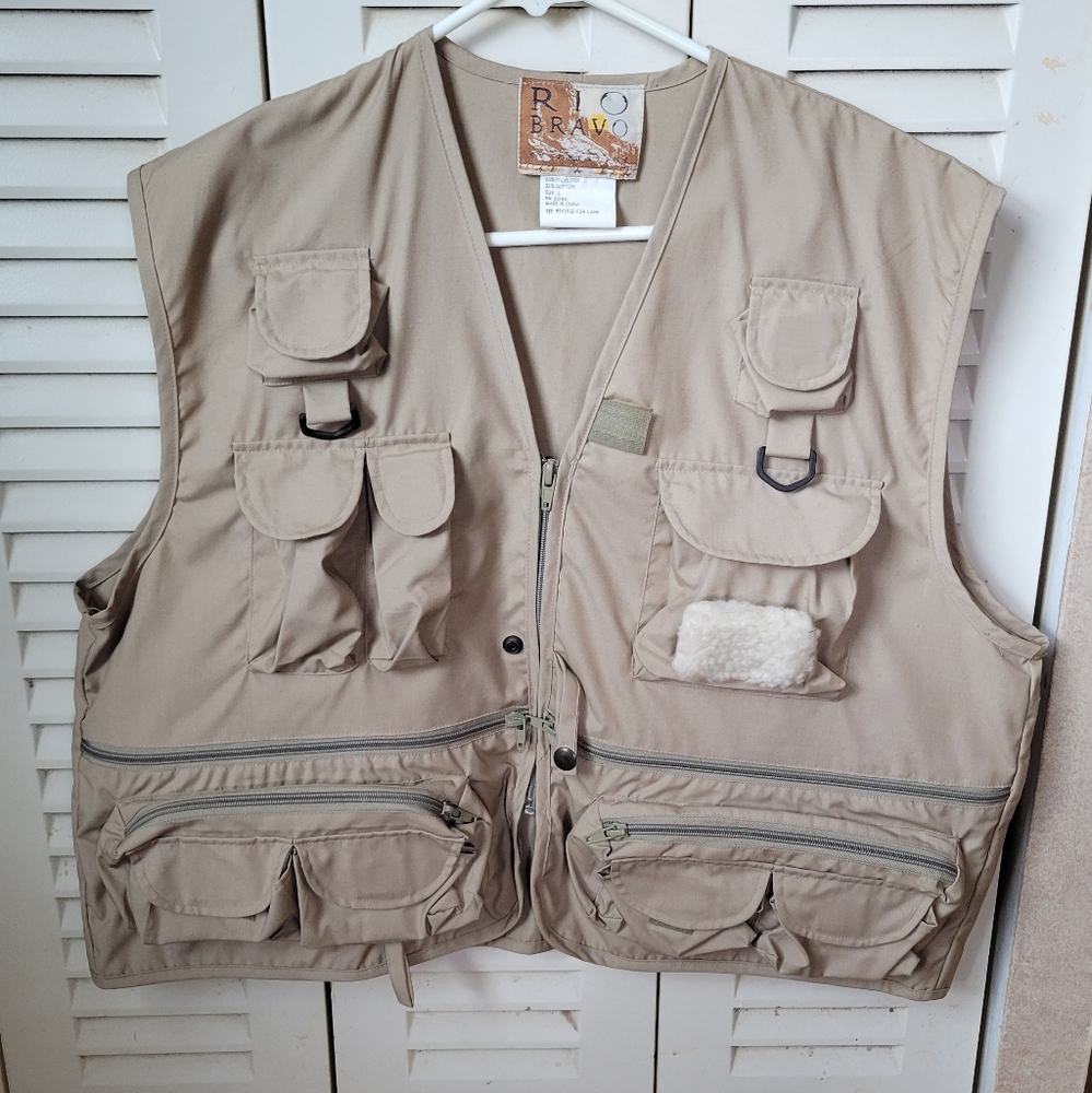 Men's Fly Fishing Vest with Multiple Pockets